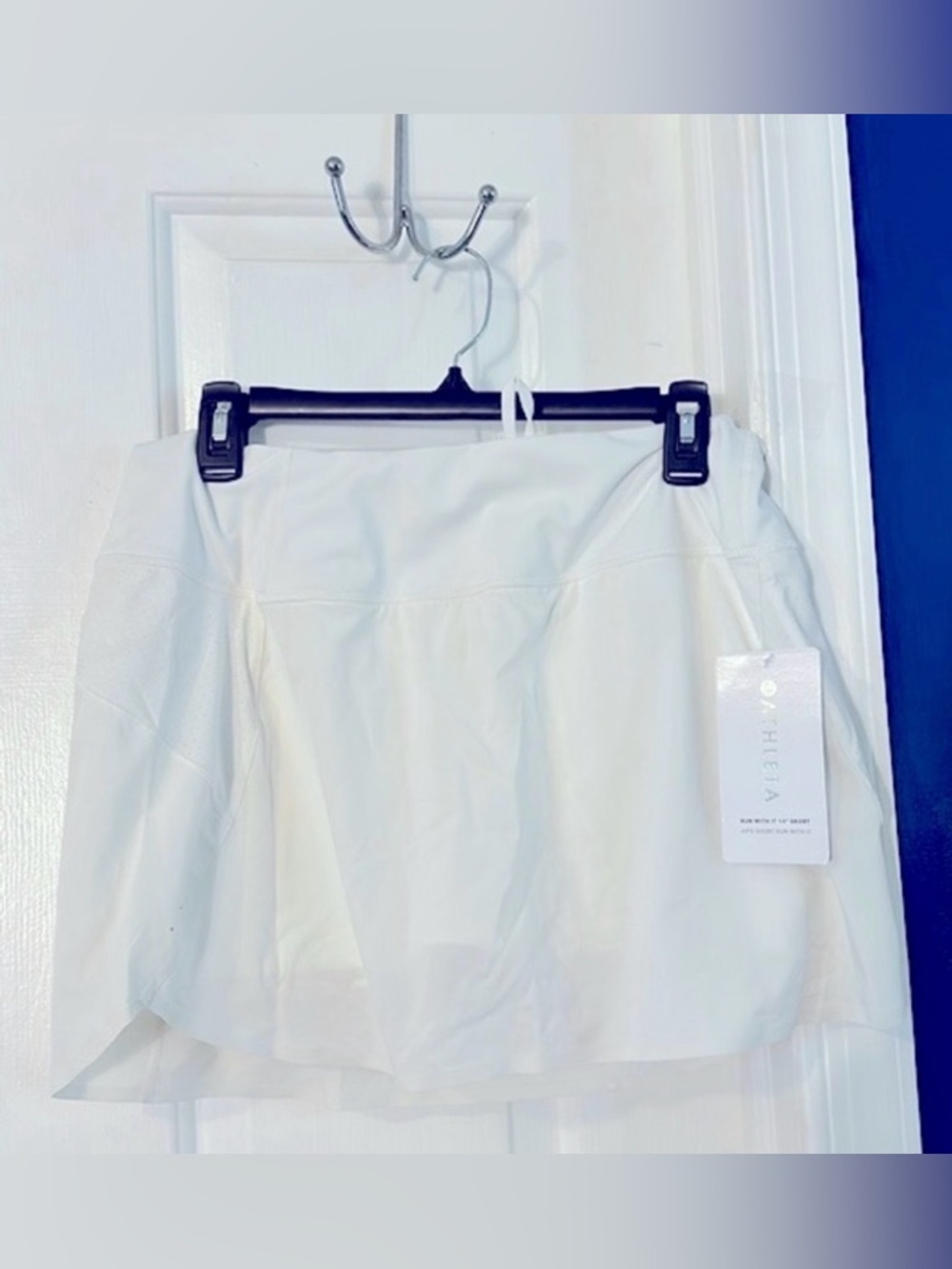 NWT Women’s Athleta Run With It 14” Skort White Semi Fitted Light As Air Size L